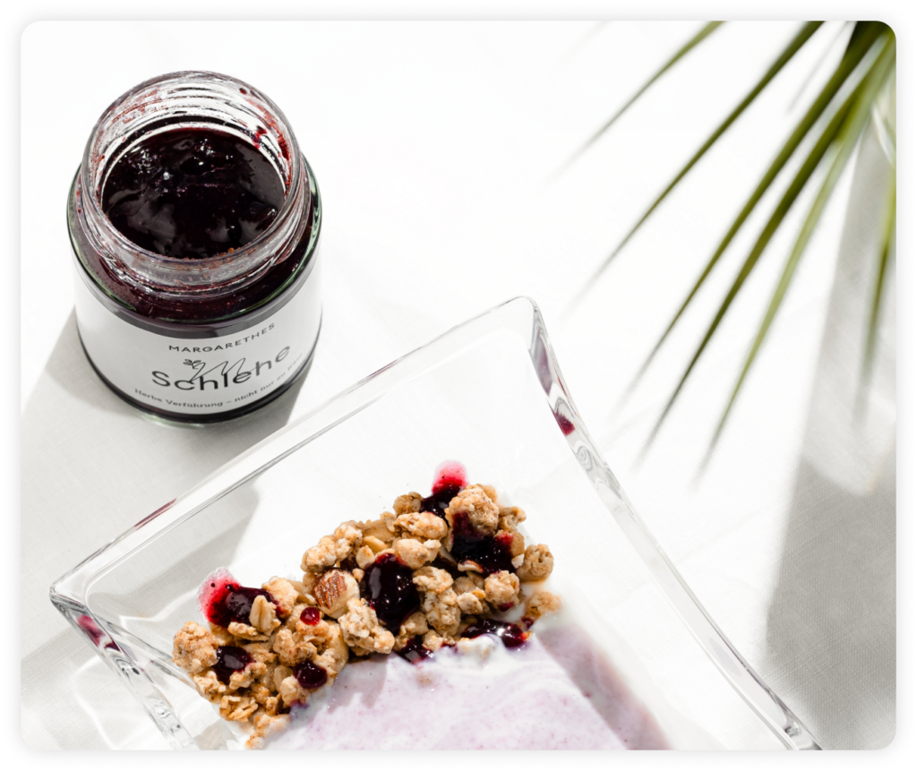 Margarethes Schlehen im Jogurt mit Musli